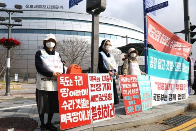 Korean Catholics hold street Mass, demand justice for climate change victims